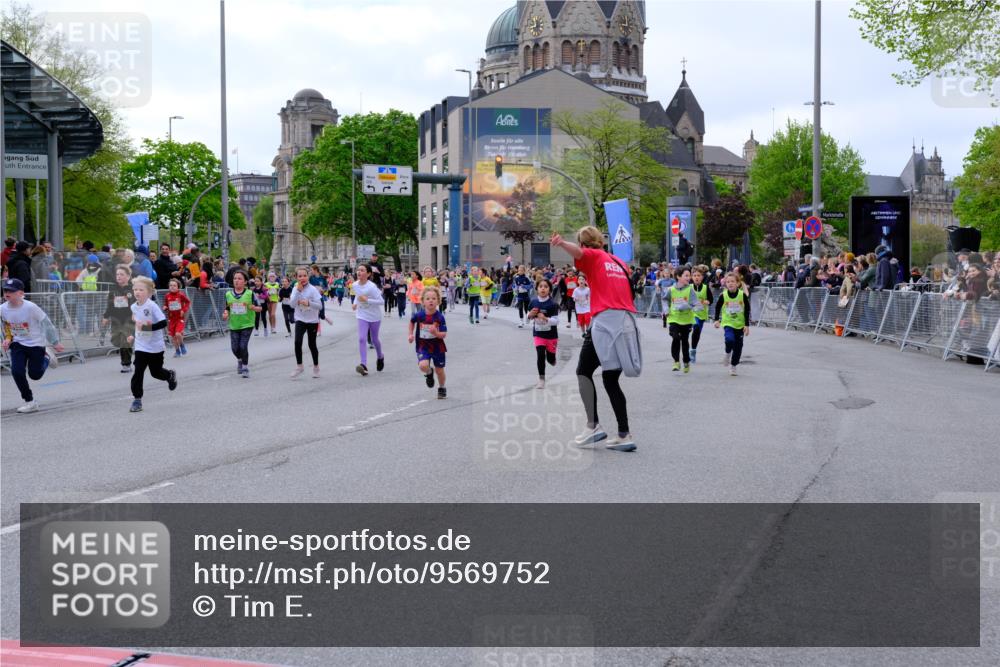 25.04.2026 - Das Zehntel Tim E. http://msf.ph/oto/9569752 25.04.2026 08:59:09 Ziel 1074, 1091, 1093, 1457, 1505, 1510, 1513, 1586, 1596, 1597, 1778, 1802, 1948, 1955, 1992, 2012, 2048, 2132, 2136, 2151, 2509, 2511, 2617, 2717, 2721, 2823, 3092, 3098, 3115, 3508, 3511, 3523, 3541, 3571, 3622, 3626, 3693, 3696, 3839, 3841 meine-sportfotos.de