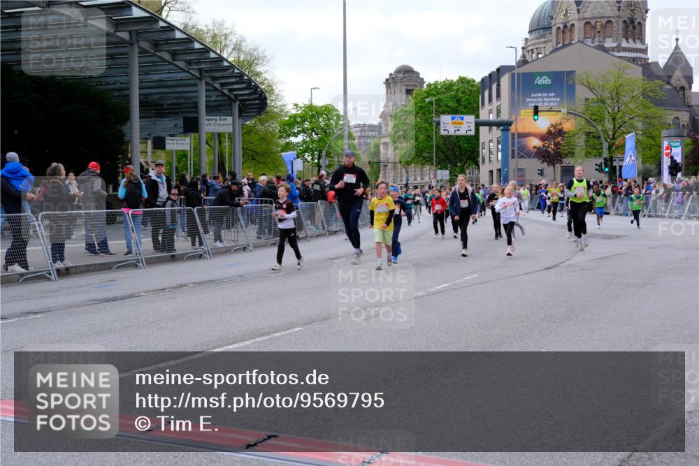 25.04.2026 - Das Zehntel Tim E. http://msf.ph/oto/9569795 25.04.2026 08:59:20 Ziel 1066, 1074, 1083, 1091, 1093, 1100, 1278, 1283, 1291, 1382, 1401, 1457, 1464, 1595, 1612, 1802, 2059, 2622, 2635, 2844, 2982, 3191, 3207, 3245, 3476, 3508, 3523, 3899, 3927, 3948, 3989 meine-sportfotos.de