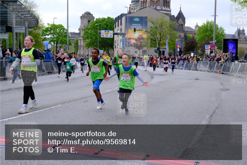 25.04.2026 - Das Zehntel Tim E. http://msf.ph/oto/9569814 25.04.2026 08:59:27 Ziel 1039, 1051, 1083, 1143, 1332, 1334, 1344, 1385, 1395, 1464, 1595, 1664, 2200, 2376, 2383, 2709, 2719, 2982, 3124, 3125, 3343, 3351, 3391, 3476, 3899, 4005 meine-sportfotos.de