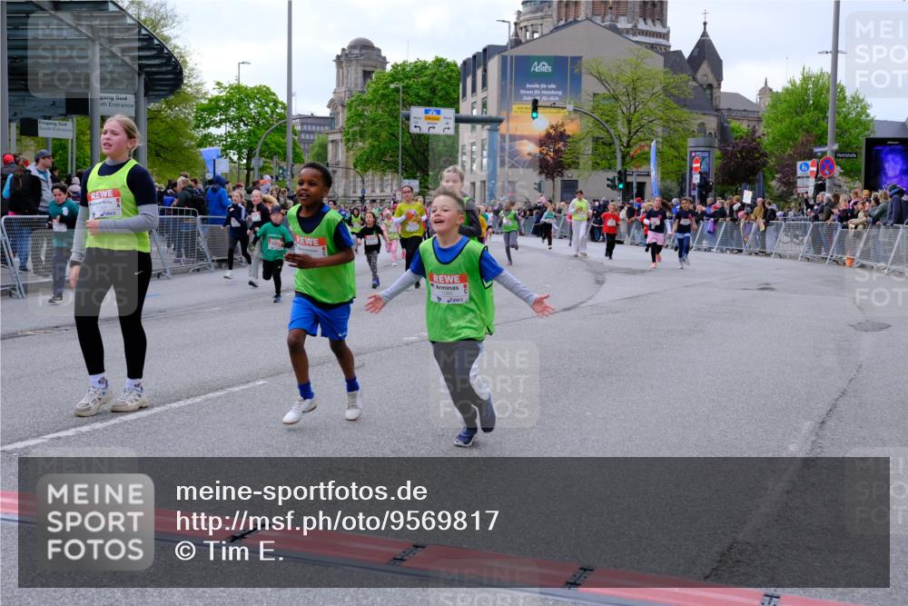 25.04.2026 - Das Zehntel Tim E. http://msf.ph/oto/9569817 25.04.2026 08:59:27 Ziel 1039, 1051, 1083, 1143, 1332, 1334, 1344, 1385, 1395, 1464, 1595, 1664, 2200, 2376, 2383, 2709, 2719, 2982, 3124, 3125, 3343, 3351, 3391, 3476, 3899, 4005 meine-sportfotos.de