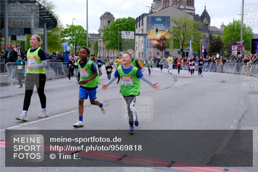 25.04.2026 - Das Zehntel Tim E. http://msf.ph/oto/9569818 25.04.2026 08:59:27 Ziel 1039, 1051, 1083, 1143, 1332, 1334, 1344, 1385, 1395, 1464, 1595, 1664, 2200, 2376, 2383, 2709, 2719, 2982, 3124, 3125, 3343, 3351, 3391, 3476, 3899, 4005 meine-sportfotos.de