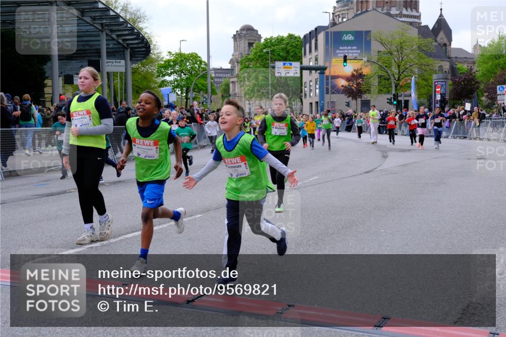 25.04.2026 - Das Zehntel Tim E. http://msf.ph/oto/9569821 25.04.2026 08:59:28 Ziel 1039, 1051, 1083, 1143, 1332, 1334, 1344, 1385, 1395, 1464, 1595, 1664, 2200, 2376, 2383, 2709, 2719, 2982, 3124, 3125, 3291, 3343, 3351, 3391, 3476, 3899, 4005 meine-sportfotos.de