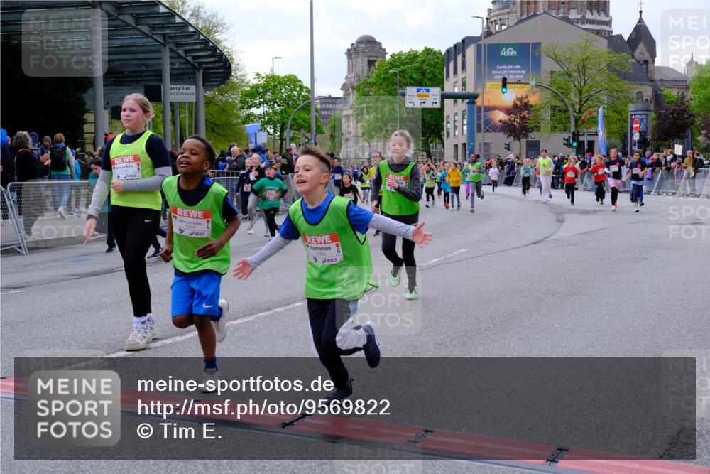 25.04.2026 - Das Zehntel Tim E. http://msf.ph/oto/9569822 25.04.2026 08:59:28 Ziel 1039, 1051, 1083, 1143, 1332, 1334, 1344, 1385, 1395, 1464, 1595, 1664, 2200, 2376, 2383, 2709, 2719, 2982, 3124, 3125, 3291, 3343, 3351, 3391, 3476, 3899, 4005 meine-sportfotos.de