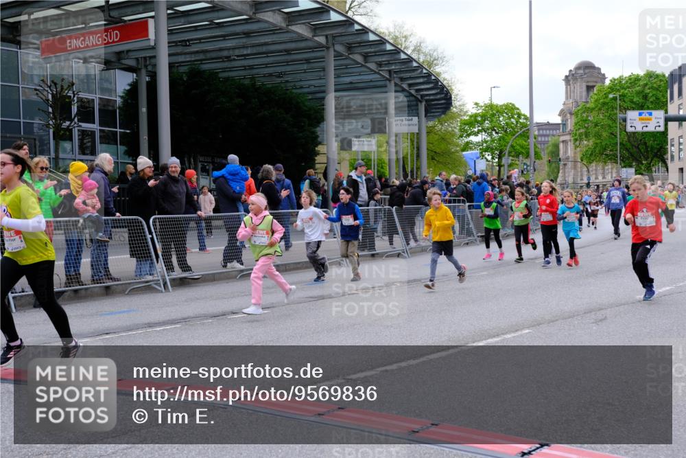 25.04.2026 - Das Zehntel Tim E. http://msf.ph/oto/9569836 25.04.2026 08:59:32 Ziel 1039, 1051, 1083, 1143, 1146, 1332, 1334, 1344, 1385, 1395, 1458, 1463, 1664, 1720, 2192, 2200, 2376, 2383, 2425, 2585, 2592, 2709, 2719, 2982, 3079, 3085, 3124, 3125, 3272, 3282, 3291, 3296, 3343, 3351, 3391, 3945, 3962, 4005 meine-sportfotos.de