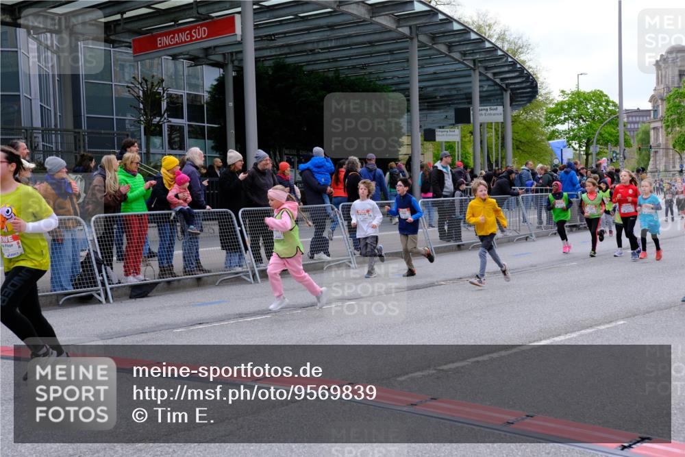 25.04.2026 - Das Zehntel Tim E. http://msf.ph/oto/9569839 25.04.2026 08:59:32 Ziel 1039, 1051, 1083, 1143, 1146, 1332, 1334, 1344, 1385, 1395, 1458, 1463, 1664, 1720, 2192, 2200, 2376, 2383, 2425, 2585, 2592, 2709, 2719, 2982, 3079, 3085, 3124, 3125, 3272, 3282, 3291, 3296, 3343, 3351, 3391, 3945, 3962, 4005 meine-sportfotos.de