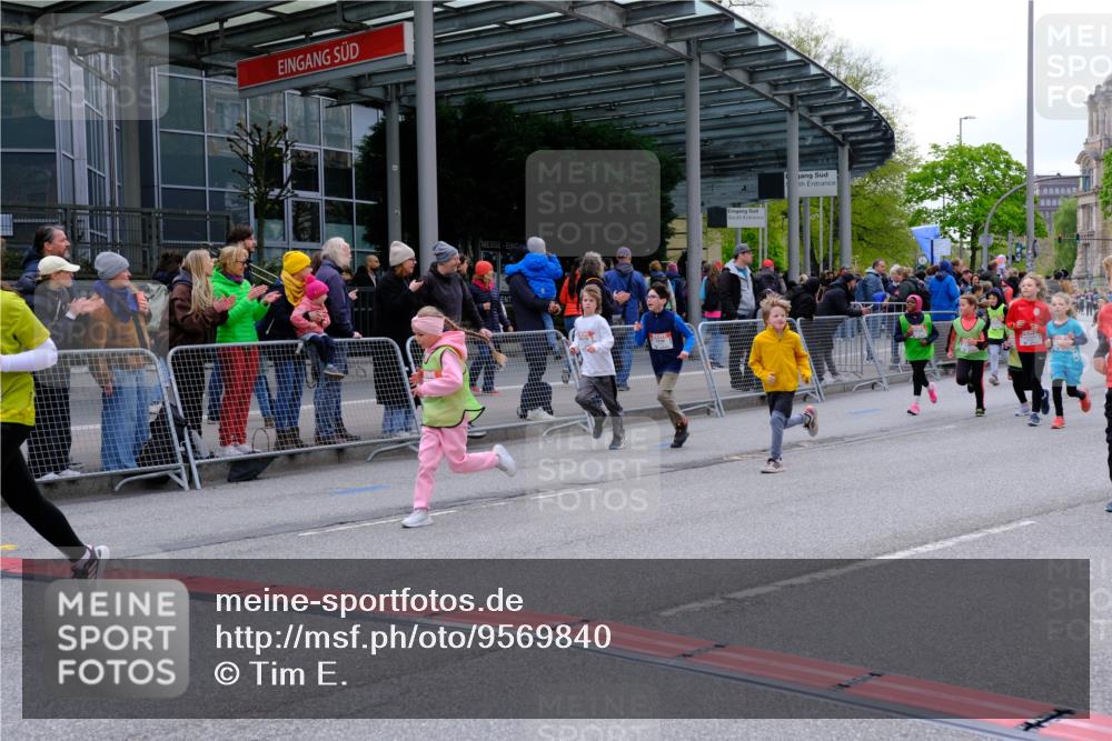 25.04.2026 - Das Zehntel Tim E. http://msf.ph/oto/9569840 25.04.2026 08:59:33 Ziel 1039, 1051, 1143, 1146, 1332, 1334, 1344, 1385, 1395, 1458, 1463, 1664, 1720, 2192, 2200, 2376, 2383, 2425, 2458, 2585, 2592, 2709, 2719, 3079, 3085, 3124, 3125, 3272, 3282, 3291, 3296, 3343, 3351, 3387, 3391, 3945, 3962, 4005 meine-sportfotos.de