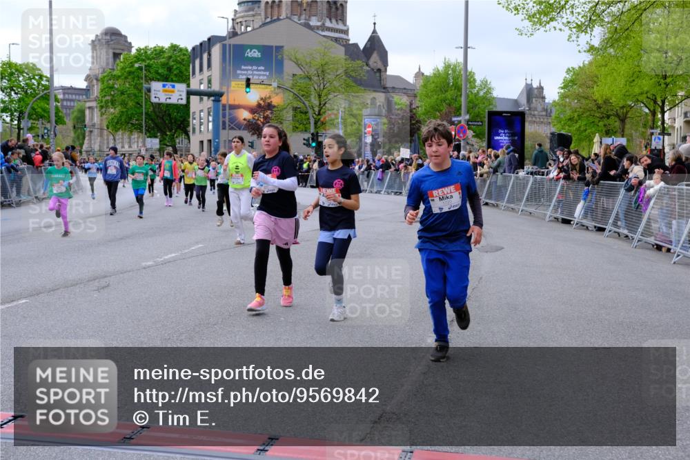 25.04.2026 - Das Zehntel Tim E. http://msf.ph/oto/9569842 25.04.2026 08:59:34 Ziel 1039, 1051, 1067, 1143, 1146, 1332, 1334, 1344, 1385, 1395, 1458, 1463, 1664, 1720, 2023, 2192, 2200, 2376, 2383, 2425, 2458, 2460, 2585, 2592, 3079, 3085, 3124, 3125, 3272, 3282, 3291, 3296, 3343, 3351, 3377, 3387, 3391, 3493, 3945, 3962, 4005 meine-sportfotos.de