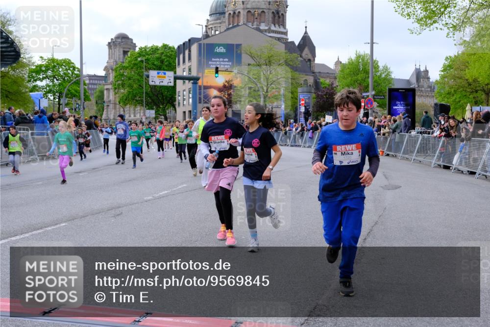 25.04.2026 - Das Zehntel Tim E. http://msf.ph/oto/9569845 25.04.2026 08:59:34 Ziel 1039, 1051, 1067, 1143, 1146, 1332, 1334, 1344, 1385, 1395, 1458, 1463, 1664, 1720, 2023, 2192, 2200, 2376, 2383, 2425, 2458, 2460, 2585, 2592, 3079, 3085, 3124, 3125, 3272, 3282, 3291, 3296, 3343, 3351, 3377, 3387, 3391, 3493, 3945, 3962, 4005 meine-sportfotos.de