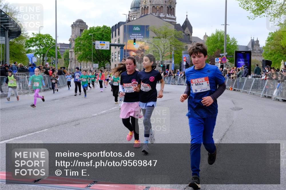 25.04.2026 - Das Zehntel Tim E. http://msf.ph/oto/9569847 25.04.2026 08:59:35 Ziel 1039, 1051, 1067, 1143, 1146, 1332, 1334, 1344, 1364, 1385, 1395, 1458, 1463, 1664, 1720, 1779, 2015, 2023, 2192, 2376, 2383, 2425, 2458, 2460, 2585, 2592, 3079, 3085, 3124, 3125, 3272, 3282, 3291, 3296, 3343, 3377, 3387, 3470, 3493, 3857, 3945, 3962, 4005 meine-sportfotos.de