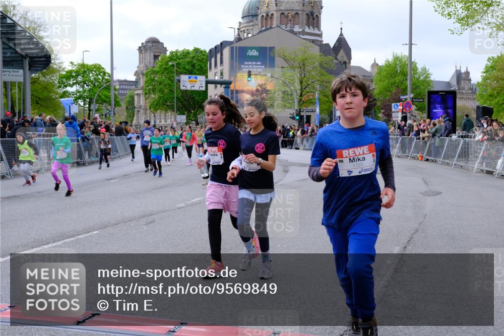 25.04.2026 - Das Zehntel Tim E. http://msf.ph/oto/9569849 25.04.2026 08:59:35 Ziel 1039, 1051, 1067, 1143, 1146, 1332, 1334, 1344, 1364, 1385, 1395, 1458, 1463, 1664, 1720, 1779, 2015, 2023, 2192, 2376, 2383, 2425, 2458, 2460, 2585, 2592, 3079, 3085, 3124, 3125, 3272, 3282, 3291, 3296, 3343, 3377, 3387, 3470, 3493, 3857, 3945, 3962, 4005 meine-sportfotos.de