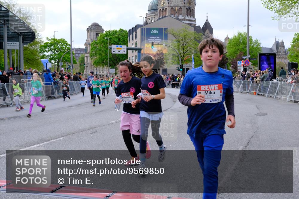 25.04.2026 - Das Zehntel Tim E. http://msf.ph/oto/9569850 25.04.2026 08:59:35 Ziel 1039, 1051, 1067, 1143, 1146, 1332, 1334, 1344, 1364, 1385, 1395, 1458, 1463, 1664, 1720, 1779, 2015, 2023, 2192, 2376, 2383, 2425, 2458, 2460, 2585, 2592, 3079, 3085, 3124, 3125, 3272, 3282, 3291, 3296, 3343, 3377, 3387, 3470, 3493, 3857, 3945, 3962, 4005 meine-sportfotos.de