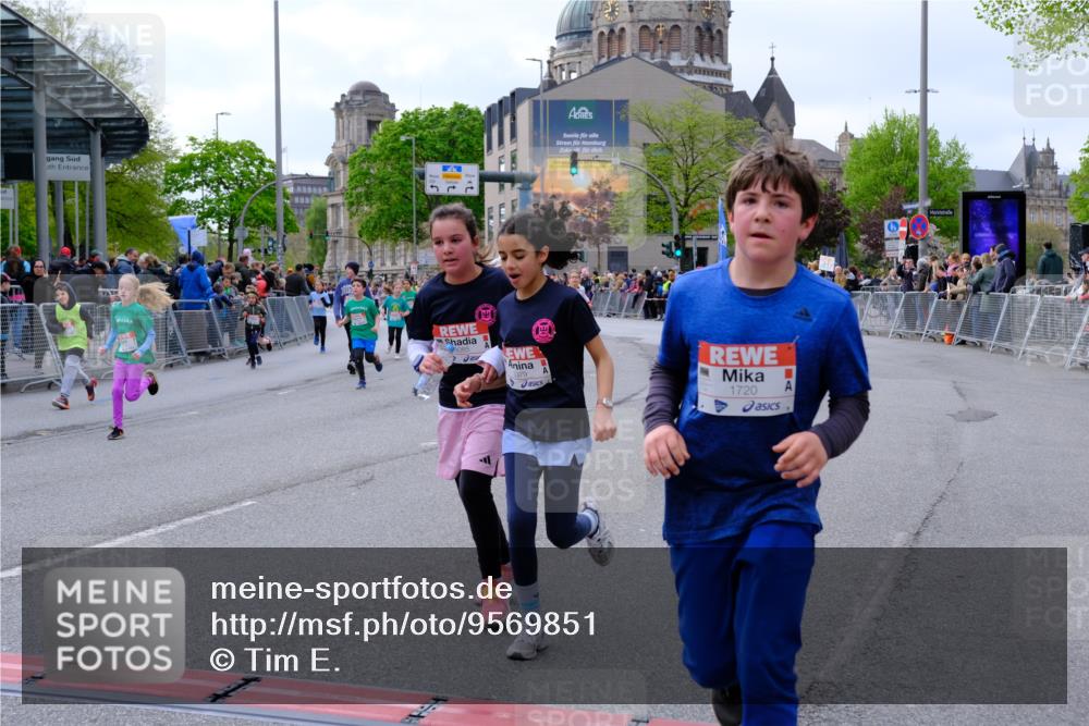 25.04.2026 - Das Zehntel Tim E. http://msf.ph/oto/9569851 25.04.2026 08:59:35 Ziel 1039, 1051, 1067, 1143, 1146, 1332, 1334, 1344, 1364, 1385, 1395, 1458, 1463, 1664, 1720, 1779, 2015, 2023, 2192, 2376, 2383, 2425, 2458, 2460, 2585, 2592, 3079, 3085, 3124, 3125, 3272, 3282, 3291, 3296, 3343, 3377, 3387, 3470, 3493, 3857, 3945, 3962, 4005 meine-sportfotos.de
