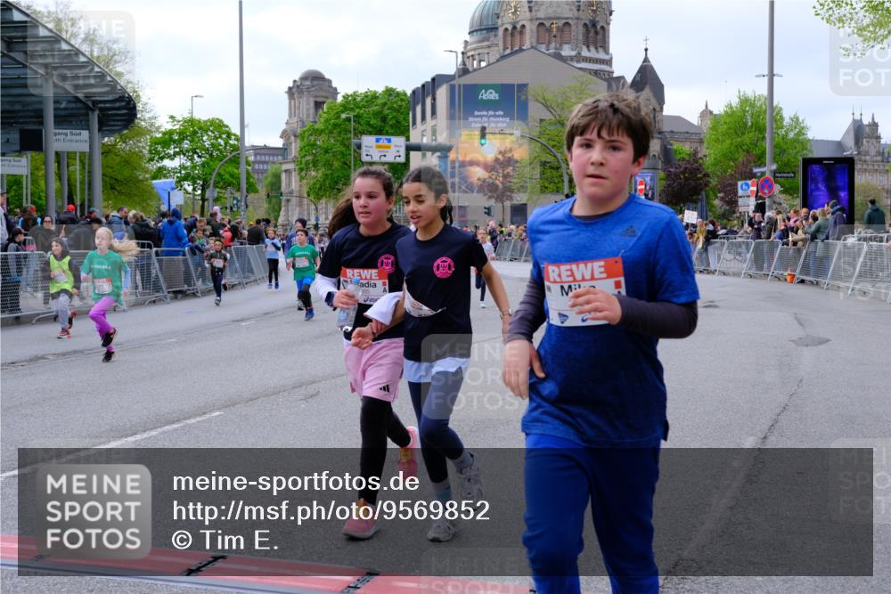 25.04.2026 - Das Zehntel Tim E. http://msf.ph/oto/9569852 25.04.2026 08:59:35 Ziel 1039, 1051, 1067, 1143, 1146, 1332, 1334, 1344, 1364, 1385, 1395, 1458, 1463, 1664, 1720, 1779, 2015, 2023, 2192, 2376, 2383, 2425, 2458, 2460, 2585, 2592, 3079, 3085, 3124, 3125, 3272, 3282, 3291, 3296, 3343, 3377, 3387, 3470, 3493, 3857, 3945, 3962, 4005 meine-sportfotos.de