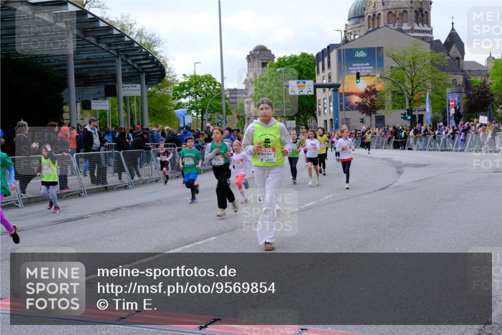 25.04.2026 - Das Zehntel Tim E. http://msf.ph/oto/9569854 25.04.2026 08:59:36 Ziel 1039, 1051, 1067, 1143, 1146, 1332, 1334, 1364, 1395, 1458, 1463, 1664, 1720, 1779, 2015, 2023, 2192, 2376, 2425, 2458, 2460, 2585, 2592, 3079, 3085, 3272, 3282, 3290, 3291, 3296, 3377, 3387, 3470, 3493, 3857, 3945, 3962, 4005 meine-sportfotos.de