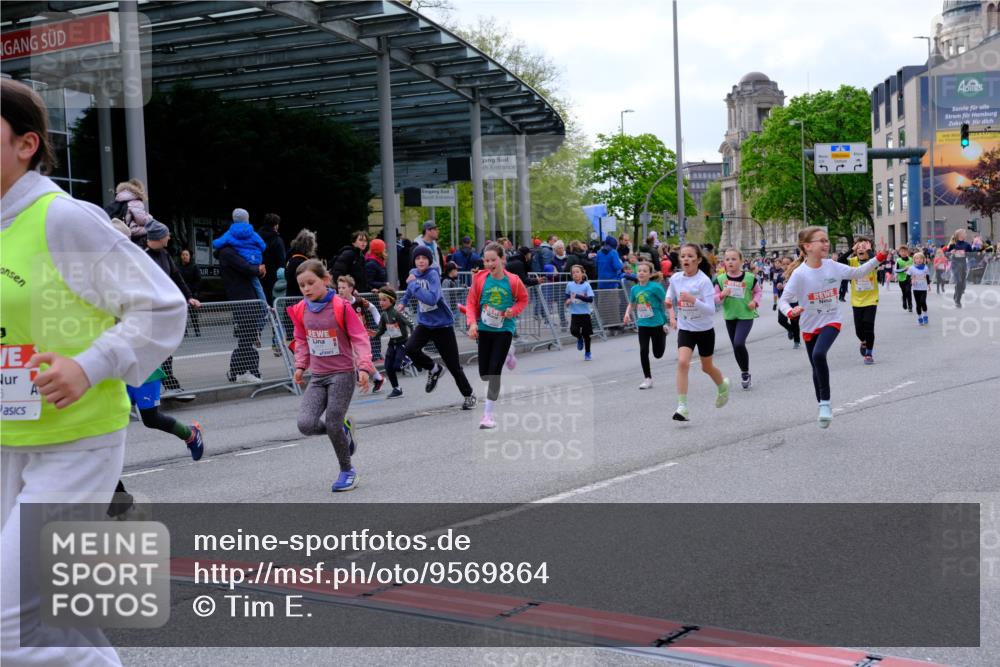 25.04.2026 - Das Zehntel Tim E. http://msf.ph/oto/9569864 25.04.2026 08:59:38 Ziel 1039, 1051, 1067, 1119, 1146, 1157, 1332, 1334, 1364, 1395, 1458, 1463, 1664, 1720, 1779, 1971, 2015, 2023, 2192, 2425, 2458, 2460, 2585, 2592, 3079, 3085, 3272, 3282, 3290, 3291, 3296, 3377, 3387, 3470, 3493, 3857, 3945, 3962, 4005 meine-sportfotos.de