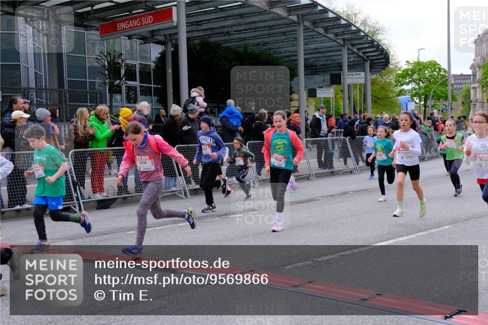 25.04.2026 - Das Zehntel Tim E. http://msf.ph/oto/9569866 25.04.2026 08:59:39 Ziel 1067, 1119, 1146, 1157, 1364, 1395, 1458, 1463, 1664, 1720, 1779, 1971, 2015, 2023, 2192, 2379, 2425, 2458, 2460, 2585, 2592, 3079, 3085, 3272, 3282, 3290, 3291, 3296, 3377, 3387, 3436, 3470, 3493, 3857, 3945, 3962, 4005 meine-sportfotos.de