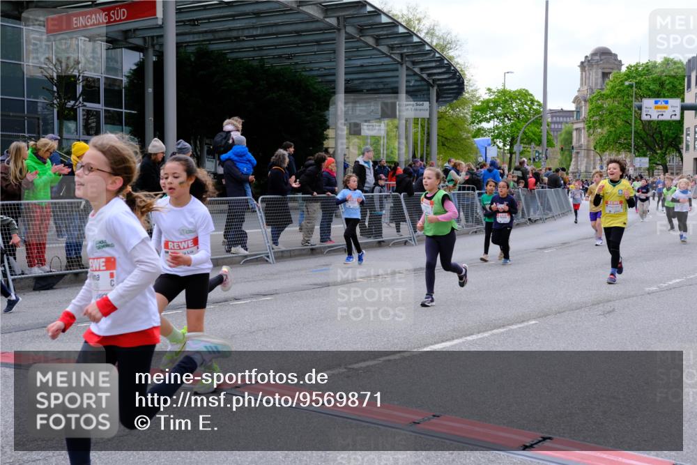 25.04.2026 - Das Zehntel Tim E. http://msf.ph/oto/9569871 25.04.2026 08:59:40 Ziel 1067, 1119, 1146, 1157, 1364, 1458, 1463, 1720, 1779, 1971, 2015, 2023, 2192, 2379, 2425, 2458, 2460, 2585, 2592, 3079, 3085, 3272, 3282, 3290, 3291, 3296, 3377, 3387, 3436, 3470, 3493, 3857, 3945, 3962 meine-sportfotos.de
