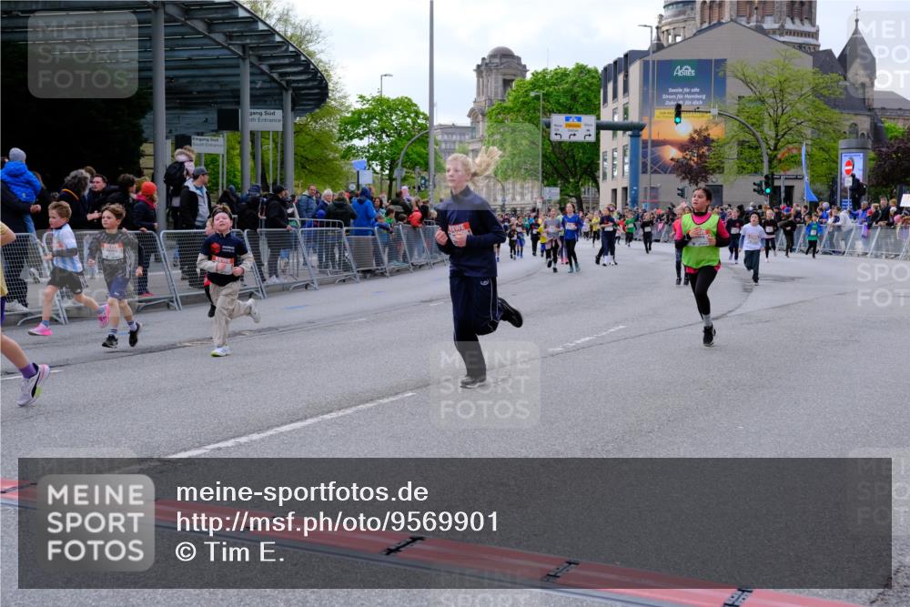 25.04.2026 - Das Zehntel Tim E. http://msf.ph/oto/9569901 25.04.2026 08:59:46 Ziel 1067, 1119, 1157, 1355, 1364, 1411, 1779, 1843, 1918, 1971, 2015, 2023, 2226, 2379, 2460, 2840, 3290, 3377, 3436, 3470, 3493, 3723, 3827, 3857 meine-sportfotos.de