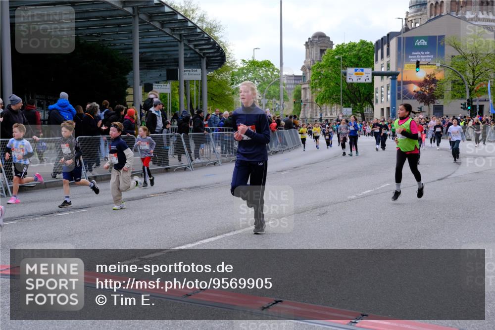 25.04.2026 - Das Zehntel Tim E. http://msf.ph/oto/9569905 25.04.2026 08:59:47 Ziel 1119, 1157, 1355, 1364, 1411, 1779, 1843, 1918, 1971, 2015, 2226, 2379, 2840, 3290, 3436, 3470, 3723, 3744, 3766, 3827, 3857 meine-sportfotos.de
