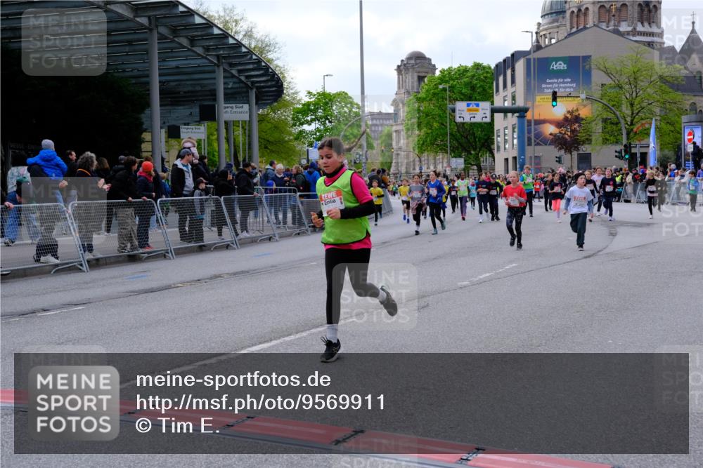 25.04.2026 - Das Zehntel Tim E. http://msf.ph/oto/9569911 25.04.2026 08:59:48 Ziel 1119, 1157, 1355, 1411, 1843, 1918, 1971, 2226, 2379, 2840, 3290, 3436, 3723, 3744, 3766, 3827 meine-sportfotos.de