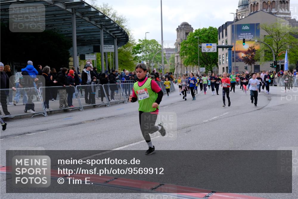 25.04.2026 - Das Zehntel Tim E. http://msf.ph/oto/9569912 25.04.2026 08:59:48 Ziel 1119, 1157, 1355, 1411, 1843, 1918, 1971, 2226, 2379, 2840, 3290, 3436, 3723, 3744, 3766, 3827 meine-sportfotos.de