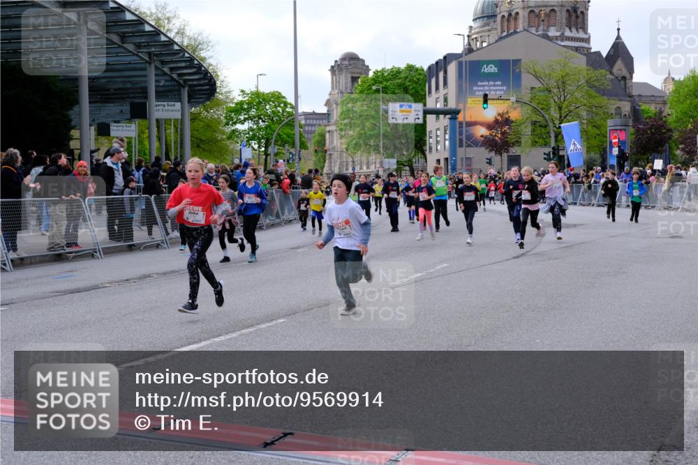 25.04.2026 - Das Zehntel Tim E. http://msf.ph/oto/9569914 25.04.2026 08:59:51 Ziel 1355, 1411, 1843, 1918, 2226, 2379, 2694, 2698, 2840, 3016, 3026, 3027, 3414, 3417, 3436, 3723, 3744, 3766, 3827, 3832, 3833 meine-sportfotos.de