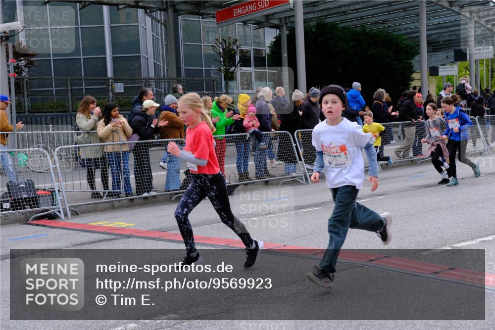 25.04.2026 - Das Zehntel Tim E. http://msf.ph/oto/9569923 25.04.2026 08:59:53 Ziel 1355, 1411, 1416, 1537, 1704, 1843, 1918, 1936, 2188, 2226, 2508, 2514, 2694, 2698, 2840, 3016, 3026, 3027, 3327, 3414, 3417, 3723, 3744, 3766, 3827, 3832, 3833 meine-sportfotos.de
