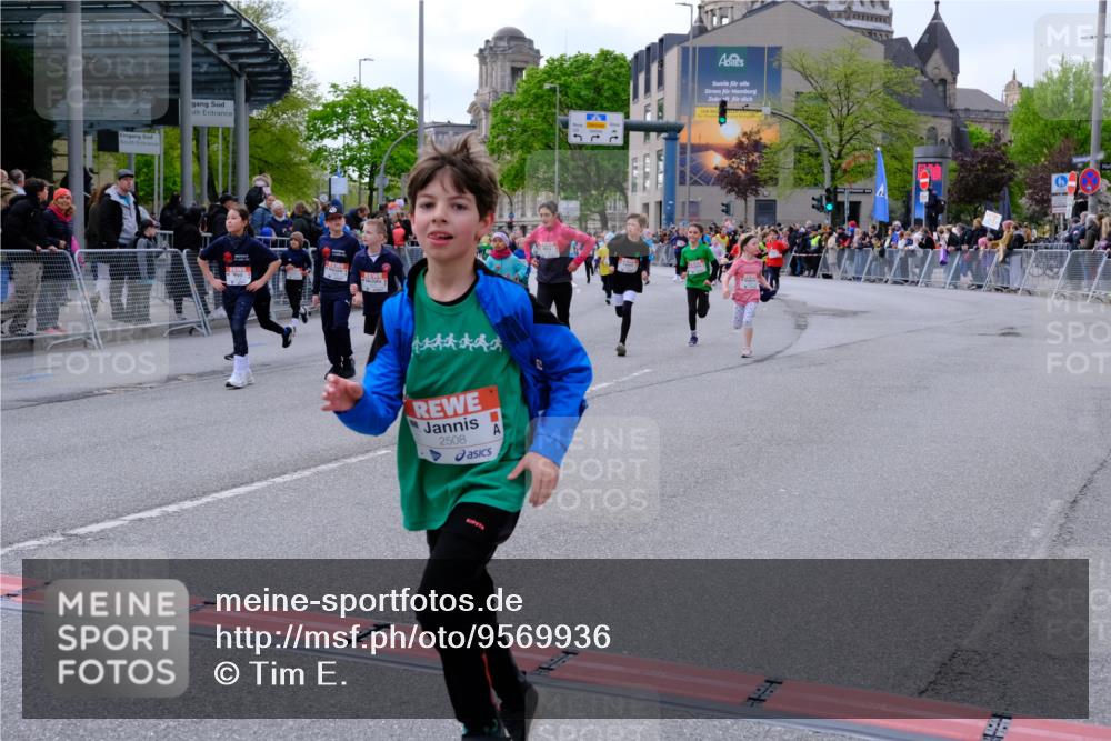 25.04.2026 - Das Zehntel Tim E. http://msf.ph/oto/9569936 25.04.2026 08:59:58 Ziel 1372, 1416, 1537, 1677, 1682, 1704, 1866, 1878, 1880, 1902, 1920, 1936, 2188, 2508, 2514, 2564, 2694, 2698, 2851, 3016, 3026, 3027, 3130, 3255, 3327, 3414, 3417, 3744, 3766, 3832, 3833, 3949 meine-sportfotos.de