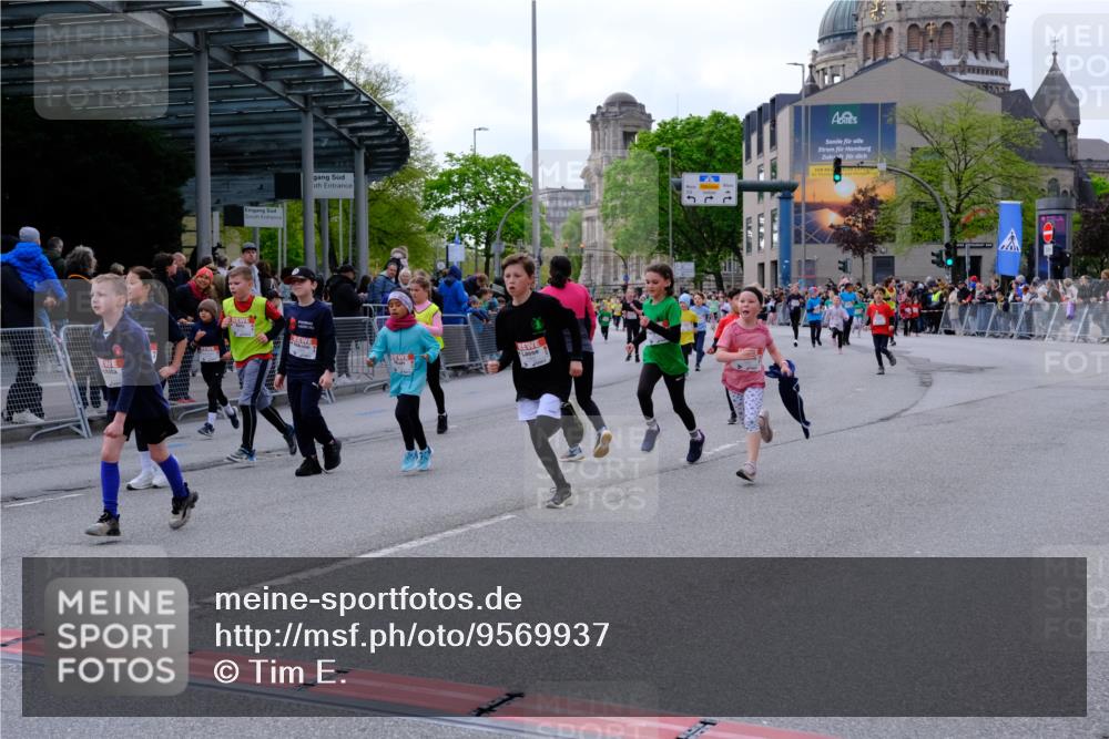 25.04.2026 - Das Zehntel Tim E. http://msf.ph/oto/9569937 25.04.2026 09:00:00 Ziel 1372, 1416, 1446, 1525, 1537, 1677, 1682, 1704, 1866, 1878, 1880, 1902, 1920, 1936, 2188, 2508, 2514, 2564, 2694, 2698, 2851, 3016, 3026, 3027, 3130, 3255, 3327, 3414, 3417, 3832, 3833, 3949 meine-sportfotos.de