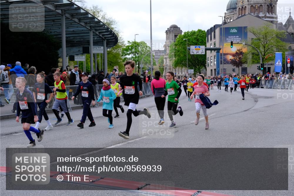 25.04.2026 - Das Zehntel Tim E. http://msf.ph/oto/9569939 25.04.2026 09:00:00 Ziel 1372, 1416, 1446, 1525, 1537, 1677, 1682, 1704, 1866, 1878, 1880, 1902, 1920, 1936, 2188, 2508, 2514, 2564, 2694, 2698, 2851, 3016, 3026, 3027, 3130, 3255, 3327, 3414, 3417, 3832, 3833, 3949 meine-sportfotos.de