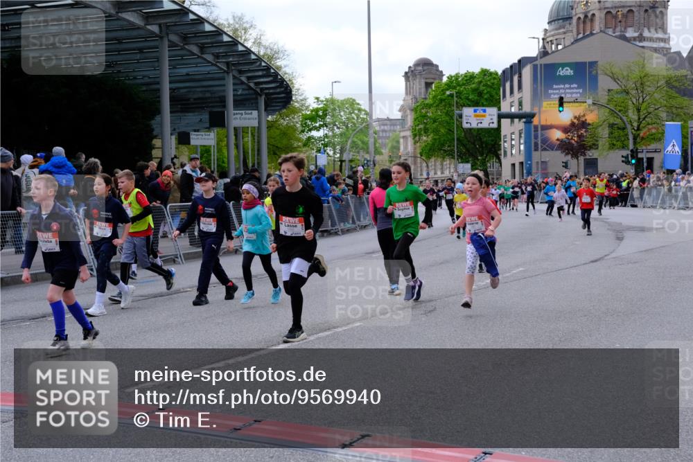 25.04.2026 - Das Zehntel Tim E. http://msf.ph/oto/9569940 25.04.2026 09:00:00 Ziel 1372, 1416, 1446, 1525, 1537, 1677, 1682, 1704, 1866, 1878, 1880, 1902, 1920, 1936, 2188, 2508, 2514, 2564, 2694, 2698, 2851, 3016, 3026, 3027, 3130, 3255, 3327, 3414, 3417, 3832, 3833, 3949 meine-sportfotos.de