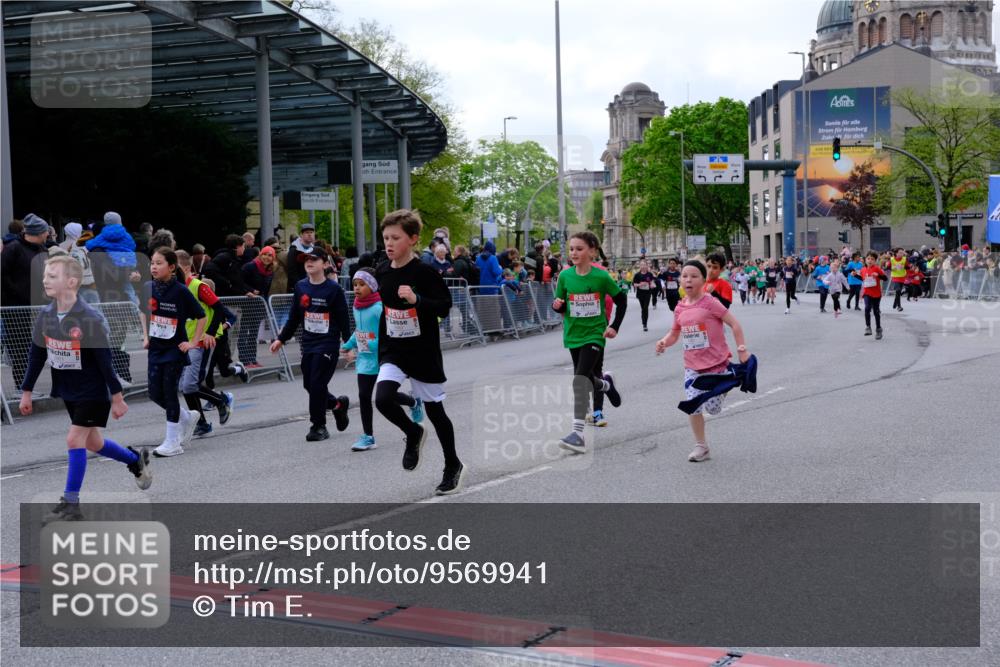 25.04.2026 - Das Zehntel Tim E. http://msf.ph/oto/9569941 25.04.2026 09:00:00 Ziel 1372, 1416, 1446, 1525, 1537, 1677, 1682, 1704, 1866, 1878, 1880, 1902, 1920, 1936, 2188, 2508, 2514, 2564, 2694, 2698, 2851, 3016, 3026, 3027, 3130, 3255, 3327, 3414, 3417, 3832, 3833, 3949 meine-sportfotos.de