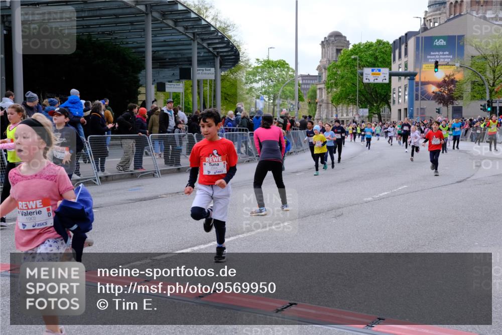 25.04.2026 - Das Zehntel Tim E. http://msf.ph/oto/9569950 25.04.2026 09:00:02 Ziel 1081, 1164, 1372, 1416, 1446, 1525, 1537, 1677, 1682, 1704, 1865, 1866, 1878, 1879, 1880, 1902, 1920, 1936, 2188, 2508, 2514, 2554, 2564, 2694, 2851, 3016, 3026, 3027, 3099, 3130, 3255, 3327, 3832, 3833, 3863, 3949 meine-sportfotos.de
