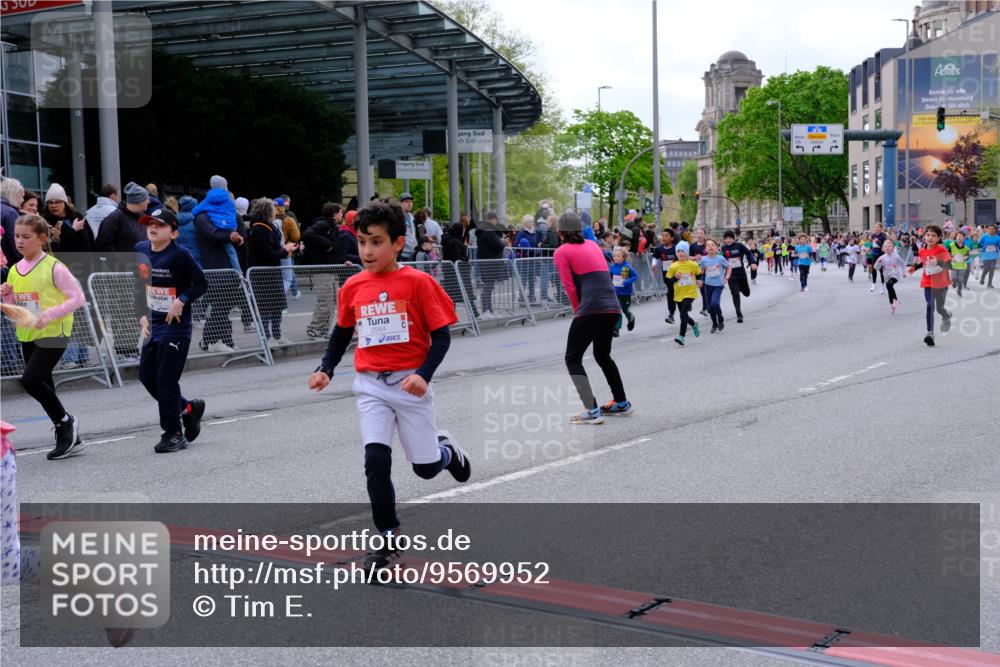 25.04.2026 - Das Zehntel Tim E. http://msf.ph/oto/9569952 25.04.2026 09:00:02 Ziel 1081, 1164, 1372, 1416, 1446, 1525, 1537, 1677, 1682, 1704, 1865, 1866, 1878, 1879, 1880, 1902, 1920, 1936, 2188, 2508, 2514, 2554, 2564, 2694, 2851, 3016, 3026, 3027, 3099, 3130, 3255, 3327, 3832, 3833, 3863, 3949 meine-sportfotos.de