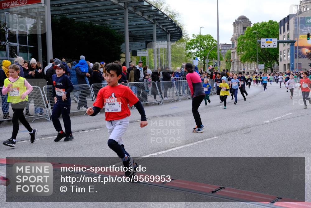 25.04.2026 - Das Zehntel Tim E. http://msf.ph/oto/9569953 25.04.2026 09:00:02 Ziel 1081, 1164, 1372, 1416, 1446, 1525, 1537, 1677, 1682, 1704, 1865, 1866, 1878, 1879, 1880, 1902, 1920, 1936, 2188, 2508, 2514, 2554, 2564, 2694, 2851, 3016, 3026, 3027, 3099, 3130, 3255, 3327, 3832, 3833, 3863, 3949 meine-sportfotos.de