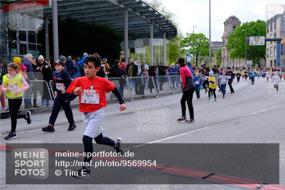 25.04.2026 - Das Zehntel Tim E. http://msf.ph/oto/9569954 25.04.2026 09:00:02 Ziel 1081, 1164, 1372, 1416, 1446, 1525, 1537, 1677, 1682, 1704, 1865, 1866, 1878, 1879, 1880, 1902, 1920, 1936, 2188, 2508, 2514, 2554, 2564, 2694, 2851, 3016, 3026, 3027, 3099, 3130, 3255, 3327, 3832, 3833, 3863, 3949 meine-sportfotos.de