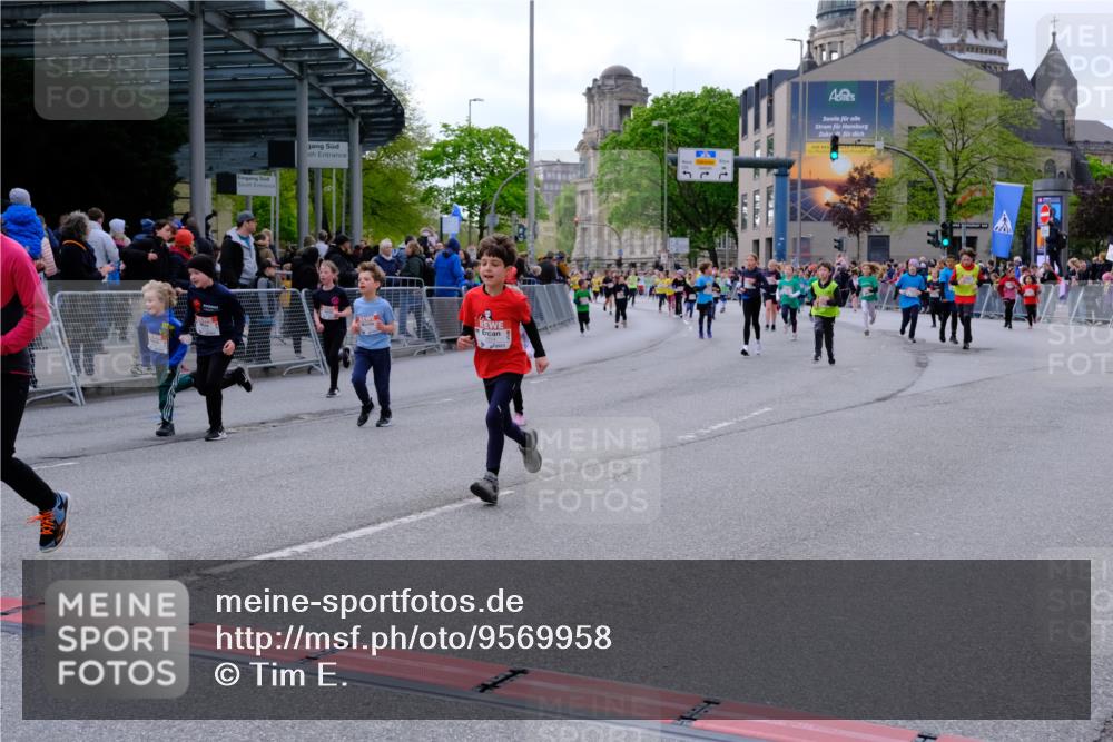 25.04.2026 - Das Zehntel Tim E. http://msf.ph/oto/9569958 25.04.2026 09:00:05 Ziel 1081, 1164, 1372, 1416, 1446, 1525, 1537, 1677, 1682, 1865, 1866, 1878, 1879, 1880, 1902, 1920, 1936, 2140, 2421, 2508, 2514, 2554, 2564, 2851, 3099, 3130, 3152, 3255, 3863, 3949 meine-sportfotos.de