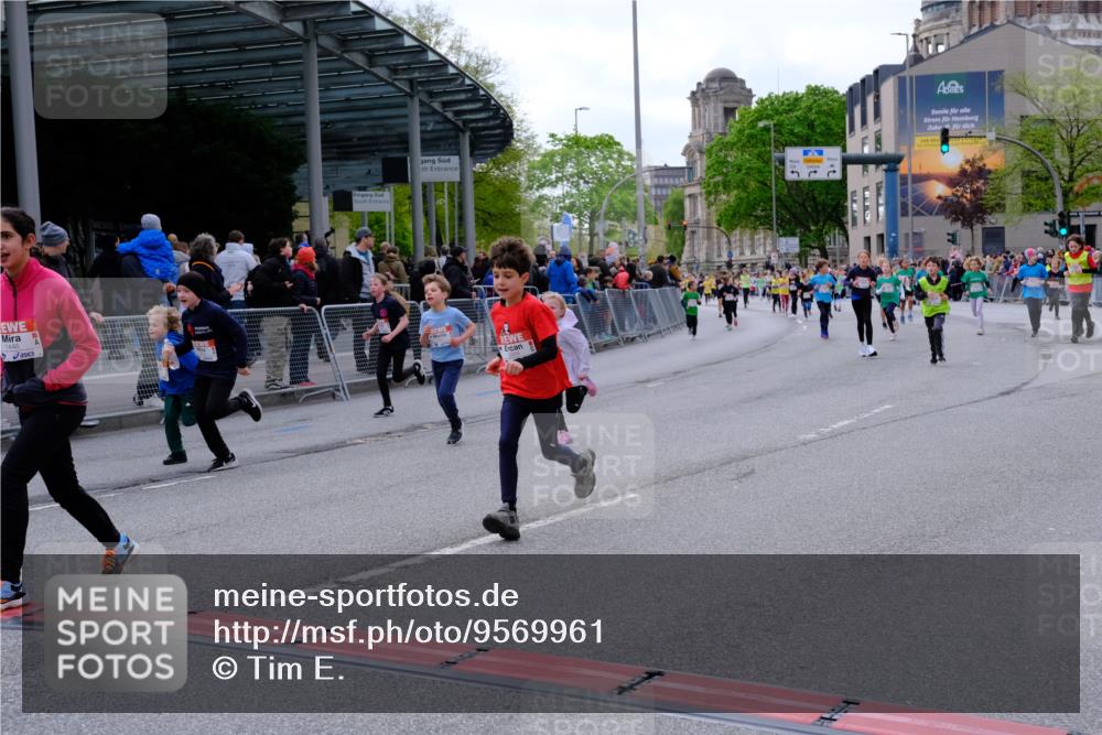 25.04.2026 - Das Zehntel Tim E. http://msf.ph/oto/9569961 25.04.2026 09:00:05 Ziel 1081, 1164, 1372, 1416, 1446, 1525, 1537, 1677, 1682, 1865, 1866, 1878, 1879, 1880, 1902, 1920, 1936, 2140, 2421, 2508, 2514, 2554, 2564, 2851, 3099, 3130, 3152, 3255, 3863, 3949 meine-sportfotos.de