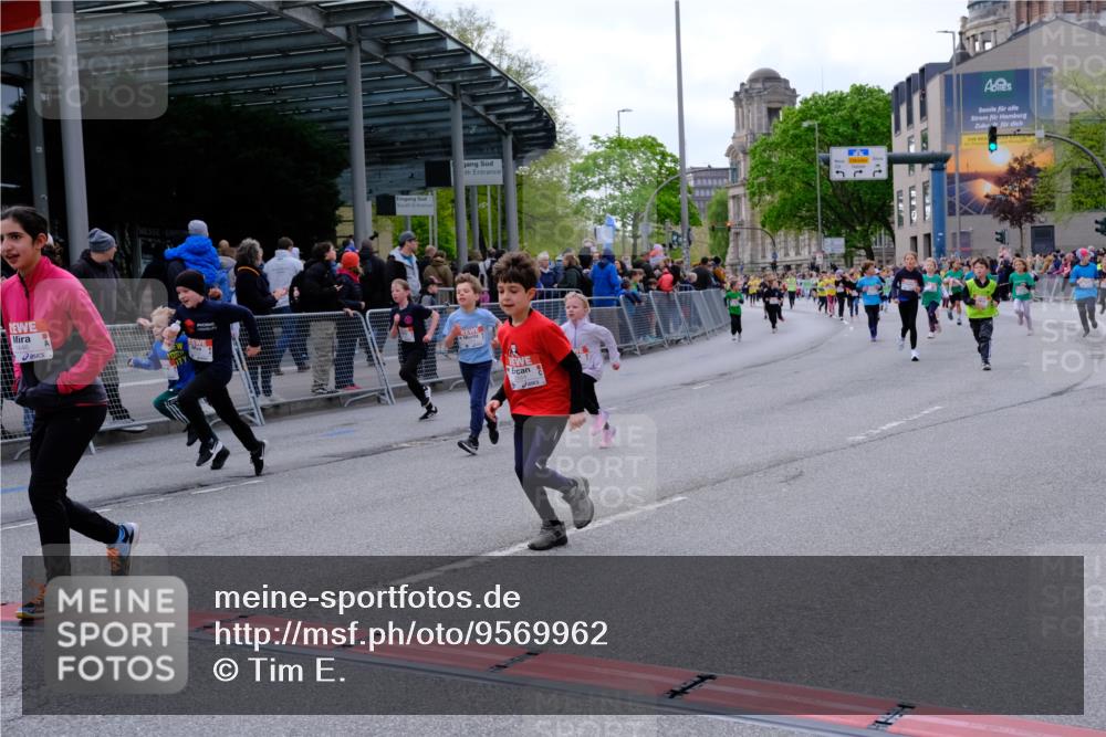 25.04.2026 - Das Zehntel Tim E. http://msf.ph/oto/9569962 25.04.2026 09:00:05 Ziel 1081, 1164, 1372, 1416, 1446, 1525, 1537, 1677, 1682, 1865, 1866, 1878, 1879, 1880, 1902, 1920, 1936, 2140, 2421, 2508, 2514, 2554, 2564, 2851, 3099, 3130, 3152, 3255, 3863, 3949 meine-sportfotos.de