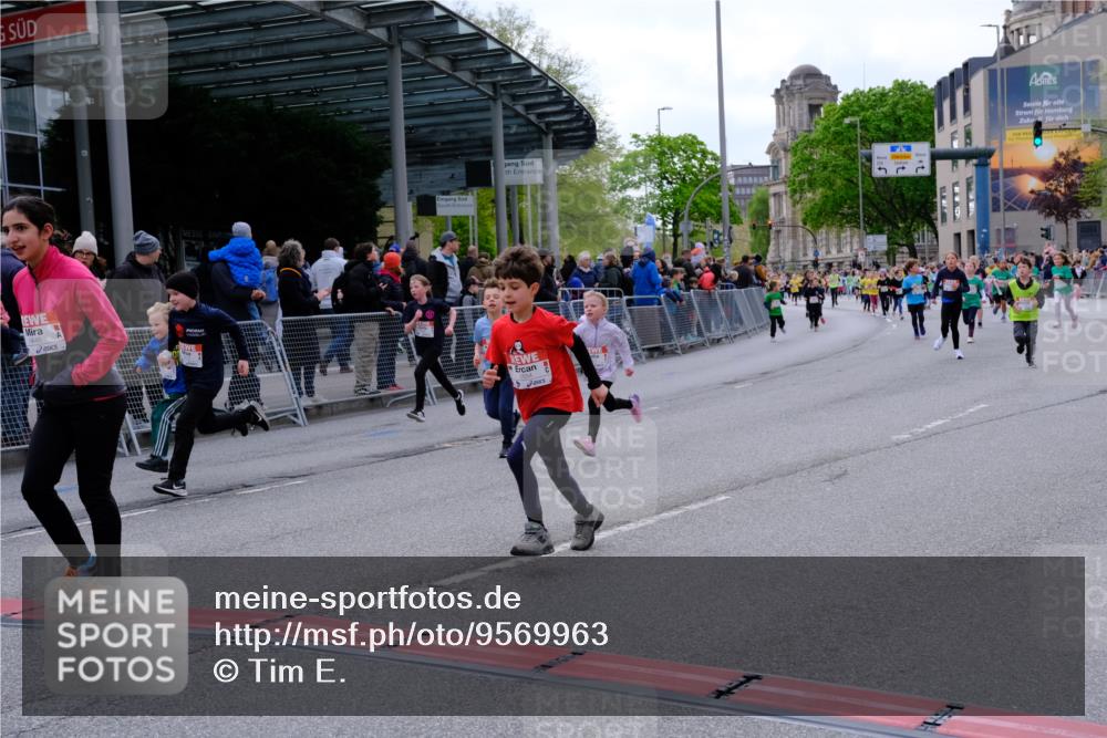 25.04.2026 - Das Zehntel Tim E. http://msf.ph/oto/9569963 25.04.2026 09:00:05 Ziel 1081, 1164, 1372, 1416, 1446, 1525, 1537, 1677, 1682, 1865, 1866, 1878, 1879, 1880, 1902, 1920, 1936, 2140, 2421, 2508, 2514, 2554, 2564, 2851, 3099, 3130, 3152, 3255, 3863, 3949 meine-sportfotos.de