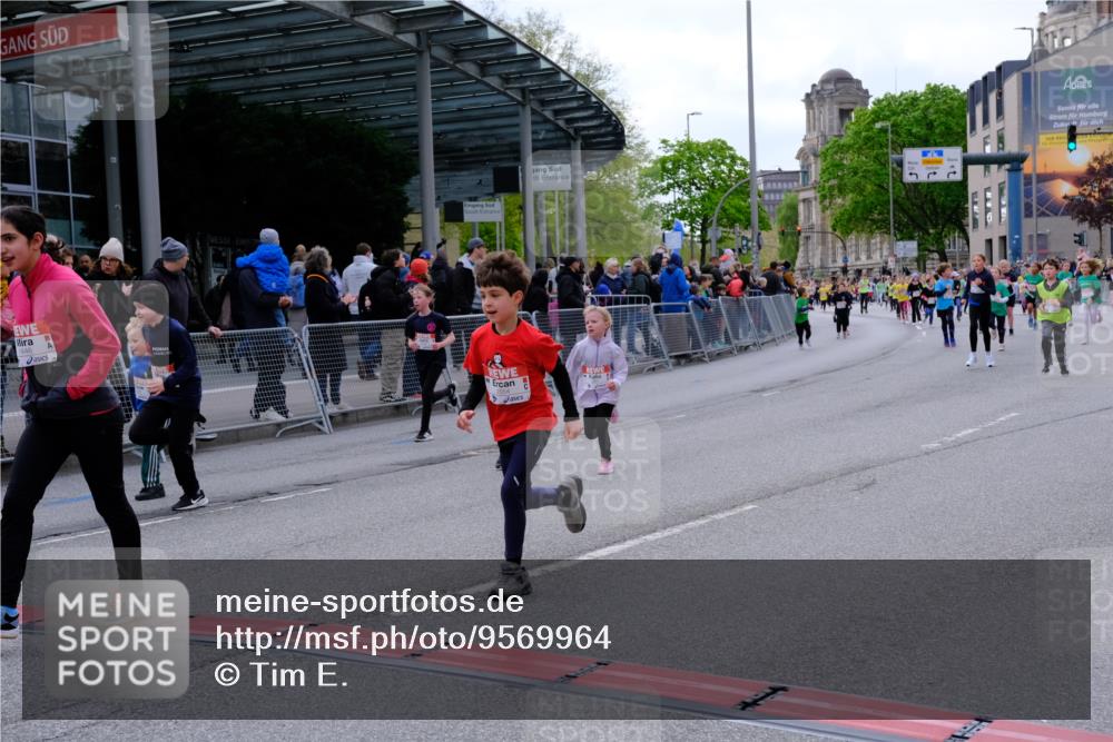 25.04.2026 - Das Zehntel Tim E. http://msf.ph/oto/9569964 25.04.2026 09:00:05 Ziel 1081, 1164, 1372, 1416, 1446, 1525, 1537, 1677, 1682, 1865, 1866, 1878, 1879, 1880, 1902, 1920, 1936, 2140, 2421, 2508, 2514, 2554, 2564, 2851, 3099, 3130, 3152, 3255, 3863, 3949 meine-sportfotos.de