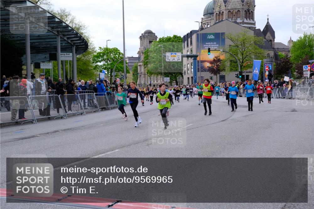 25.04.2026 - Das Zehntel Tim E. http://msf.ph/oto/9569965 25.04.2026 09:00:08 Ziel 1081, 1164, 1372, 1446, 1525, 1677, 1682, 1770, 1774, 1865, 1866, 1878, 1879, 1880, 1902, 2140, 2412, 2421, 2554, 2564, 2851, 3099, 3130, 3152, 3242, 3255, 3806, 3863, 3949 meine-sportfotos.de