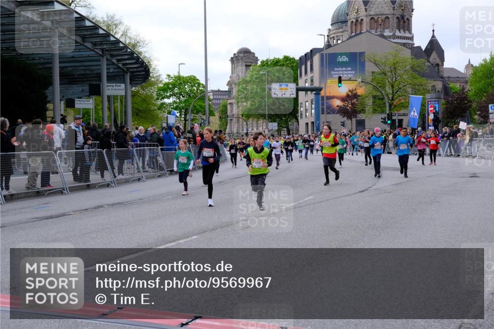 25.04.2026 - Das Zehntel Tim E. http://msf.ph/oto/9569967 25.04.2026 09:00:08 Ziel 1081, 1164, 1372, 1446, 1525, 1677, 1682, 1770, 1774, 1865, 1866, 1878, 1879, 1880, 1902, 2140, 2412, 2421, 2554, 2564, 2851, 3099, 3130, 3152, 3242, 3255, 3806, 3863, 3949 meine-sportfotos.de
