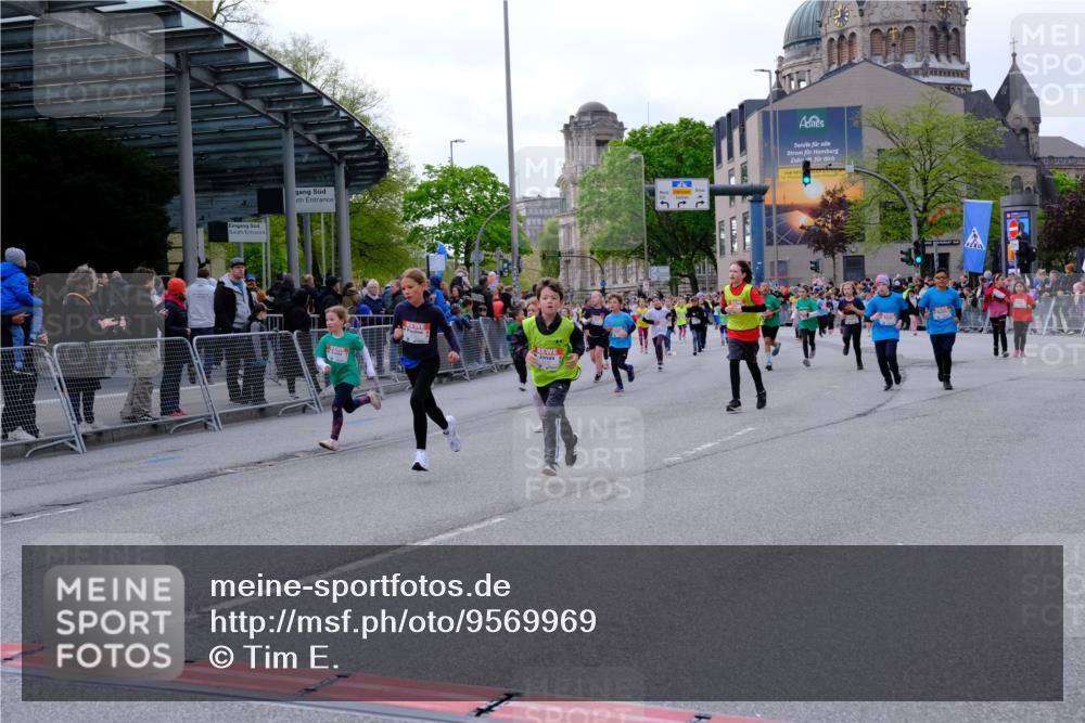 25.04.2026 - Das Zehntel Tim E. http://msf.ph/oto/9569969 25.04.2026 09:00:08 Ziel 1081, 1164, 1372, 1446, 1525, 1677, 1682, 1770, 1774, 1865, 1866, 1878, 1879, 1880, 1902, 2140, 2412, 2421, 2554, 2564, 2851, 3099, 3130, 3152, 3242, 3255, 3806, 3863, 3949 meine-sportfotos.de