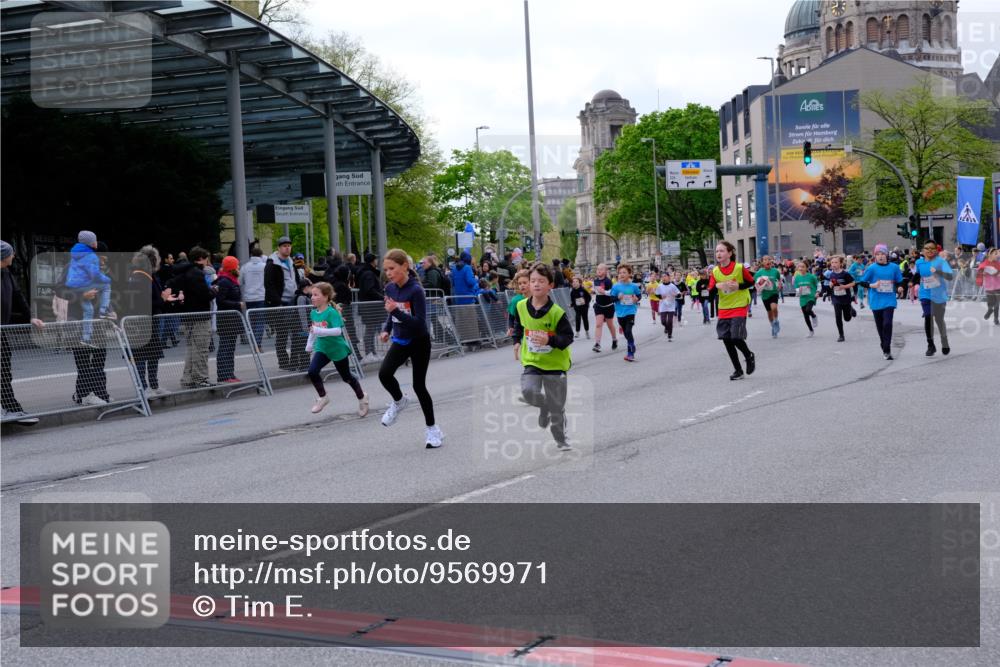 25.04.2026 - Das Zehntel Tim E. http://msf.ph/oto/9569971 25.04.2026 09:00:08 Ziel 1081, 1164, 1372, 1446, 1525, 1677, 1682, 1770, 1774, 1865, 1866, 1878, 1879, 1880, 1902, 2140, 2412, 2421, 2554, 2564, 2851, 3099, 3130, 3152, 3242, 3255, 3806, 3863, 3949 meine-sportfotos.de