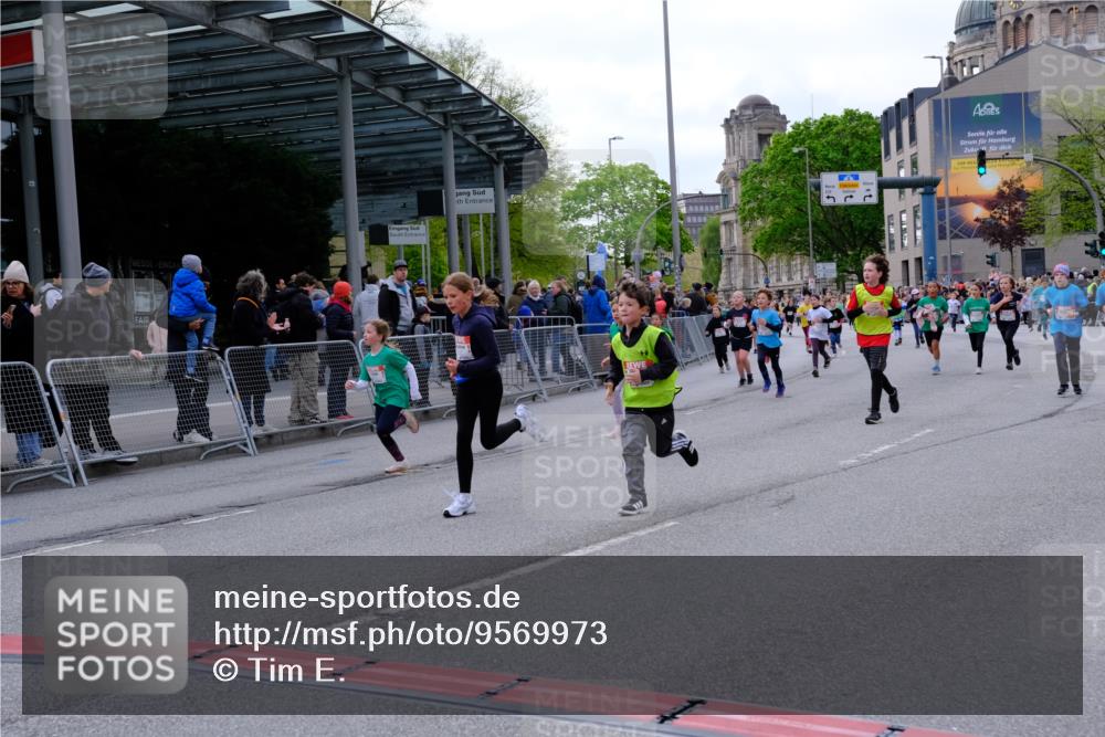 25.04.2026 - Das Zehntel Tim E. http://msf.ph/oto/9569973 25.04.2026 09:00:09 Ziel 1081, 1164, 1372, 1446, 1525, 1652, 1770, 1774, 1824, 1865, 1866, 1878, 1879, 2140, 2412, 2420, 2421, 2424, 2554, 2564, 3099, 3130, 3152, 3242, 3255, 3806, 3863, 3949 meine-sportfotos.de
