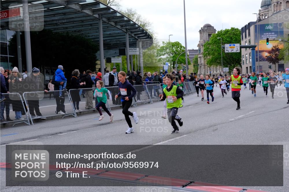 25.04.2026 - Das Zehntel Tim E. http://msf.ph/oto/9569974 25.04.2026 09:00:09 Ziel 1081, 1164, 1372, 1446, 1525, 1652, 1770, 1774, 1824, 1865, 1866, 1878, 1879, 2140, 2412, 2420, 2421, 2424, 2554, 2564, 3099, 3130, 3152, 3242, 3255, 3806, 3863, 3949 meine-sportfotos.de