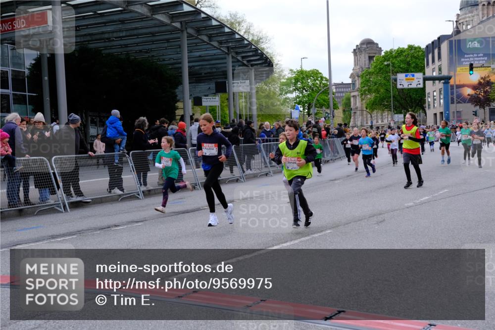 25.04.2026 - Das Zehntel Tim E. http://msf.ph/oto/9569975 25.04.2026 09:00:09 Ziel 1081, 1164, 1372, 1446, 1525, 1652, 1770, 1774, 1824, 1865, 1866, 1878, 1879, 2140, 2412, 2420, 2421, 2424, 2554, 2564, 3099, 3130, 3152, 3242, 3255, 3806, 3863, 3949 meine-sportfotos.de
