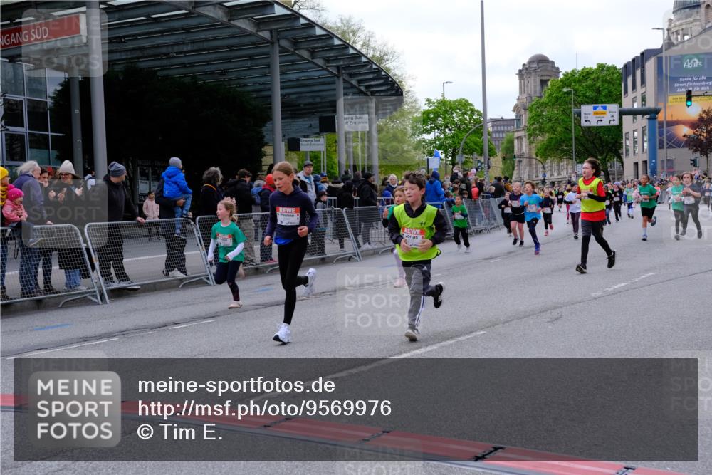 25.04.2026 - Das Zehntel Tim E. http://msf.ph/oto/9569976 25.04.2026 09:00:09 Ziel 1081, 1164, 1372, 1446, 1525, 1652, 1770, 1774, 1824, 1865, 1866, 1878, 1879, 2140, 2412, 2420, 2421, 2424, 2554, 2564, 3099, 3130, 3152, 3242, 3255, 3806, 3863, 3949 meine-sportfotos.de