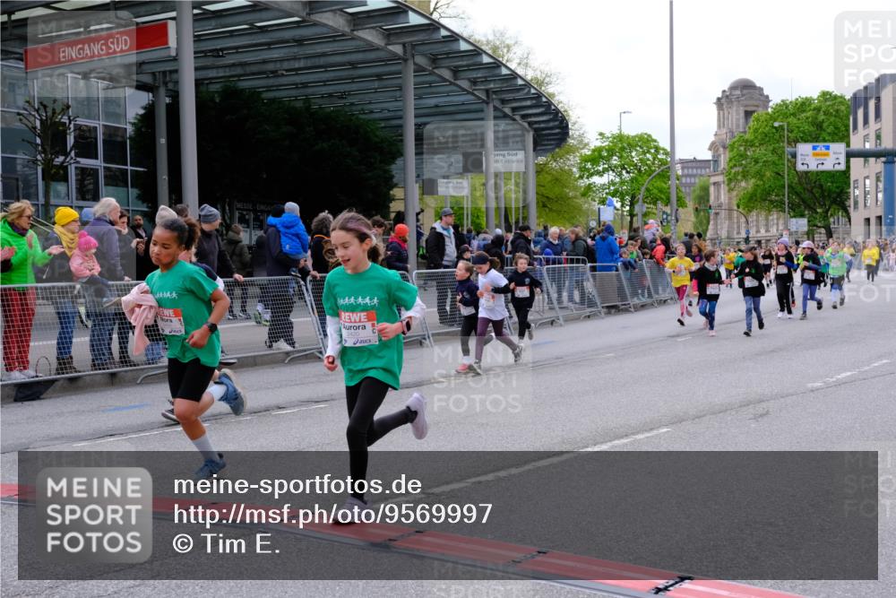 25.04.2026 - Das Zehntel Tim E. http://msf.ph/oto/9569997 25.04.2026 09:00:14 Ziel 1164, 1233, 1268, 1548, 1593, 1598, 1652, 1675, 1686, 1770, 1774, 1824, 2140, 2412, 2420, 2421, 2424, 3019, 3099, 3152, 3242, 3522, 3806, 3863 meine-sportfotos.de